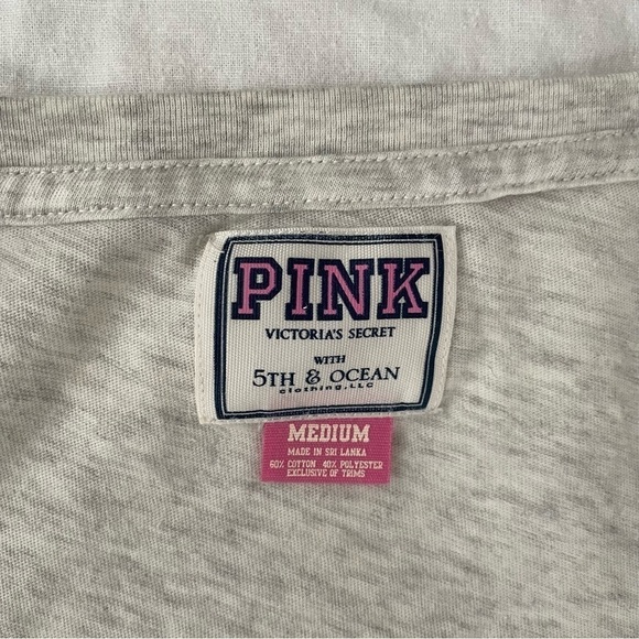 Victoria’s Secret PINK Medium UW T-Shirt Washington U CAN'T BEAT U DUB - Picture 2 of 5